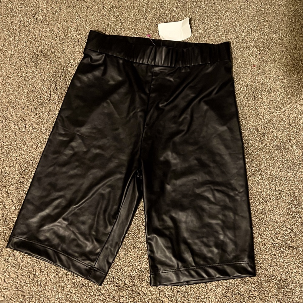 entro NWT faux leather biker shorts SMALL